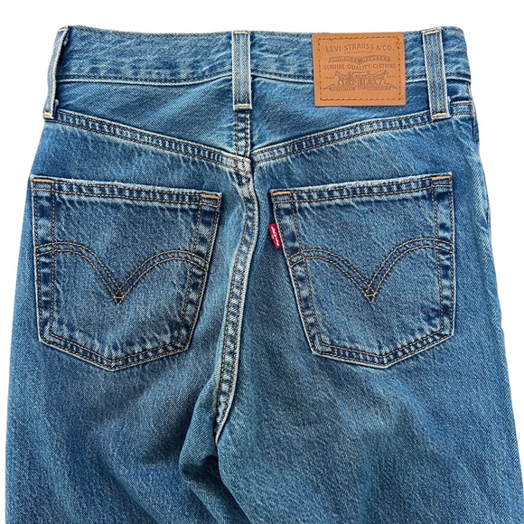 Levi's Ribcage, Straight Leg, Button Fly, Medium Wash - Size 23 - Picture 4 of 6